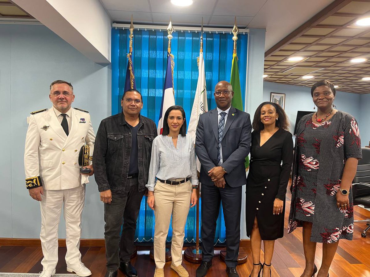 En #Guyane, l’État est pleinement mobilisé pour aider ses jeunes, en concertation avec les acteurs locaux.

Avec <a href="/GabrielServille/">Gabriel Serville</a>, président de la <a href="/CTdeGuyane/">CTGuyane</a>, nous avons abordé les priorités pour nos jeunes : insertion, engagement et emploi. De beaux projets sont à venir !