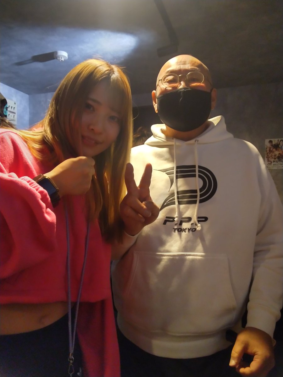 4696Ponchan's tweet photo. @miko_miko_n 腰は変わらず😭28日はよたちゃんの所のプロレスの忘年会で久しぶりによたちゃんに会いました😍 https://t.co/m2p26lW4Zx