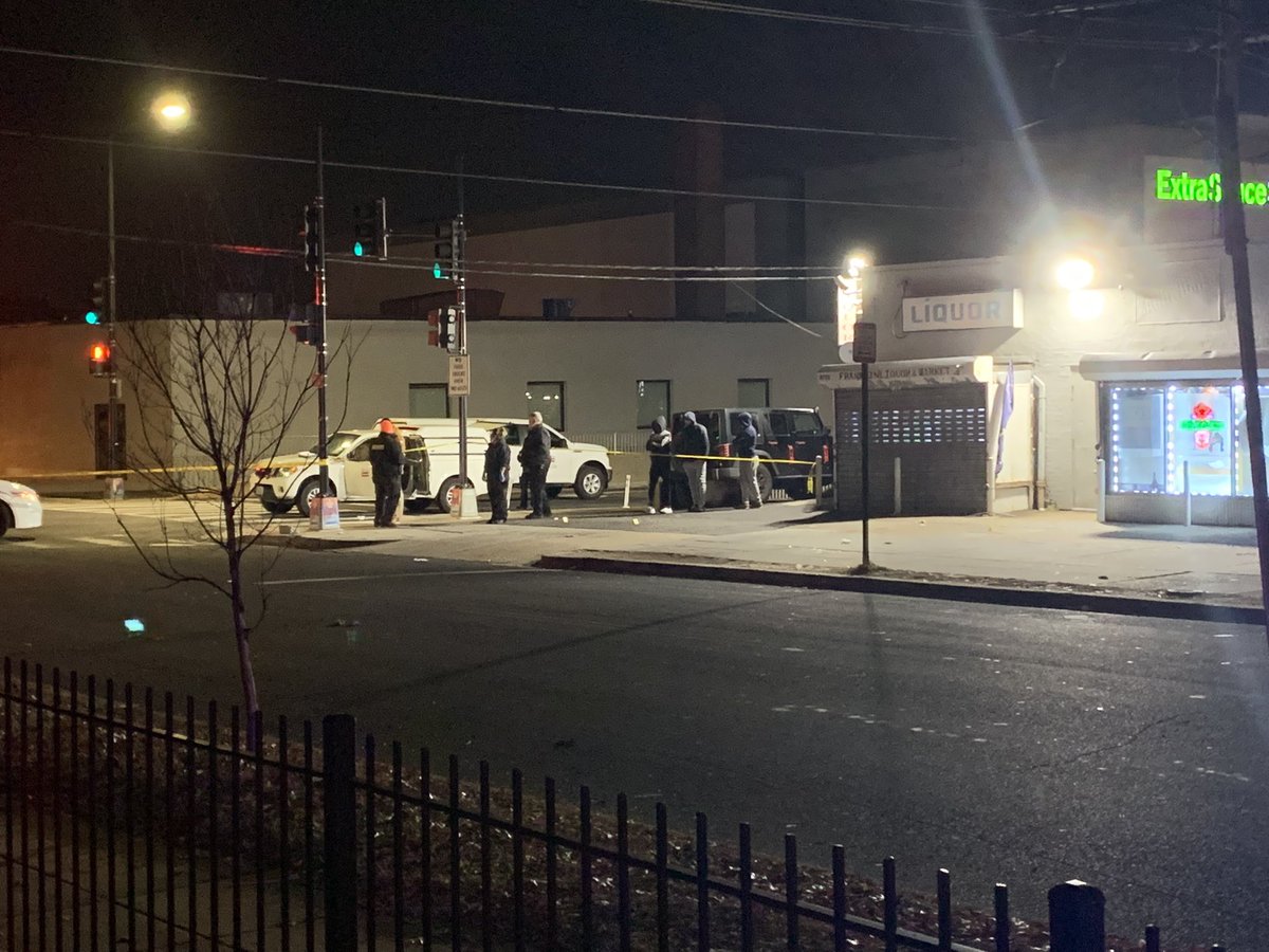 LindsayAWatts's tweet photo. DC has seen 200 homicides in 2022 after this killing tonight on 7th St NE. 227 homicides in 2021. The last time there were 200 homicides was nearly 20 years ago. @fox5dc https://t.co/oq6rMmYnld