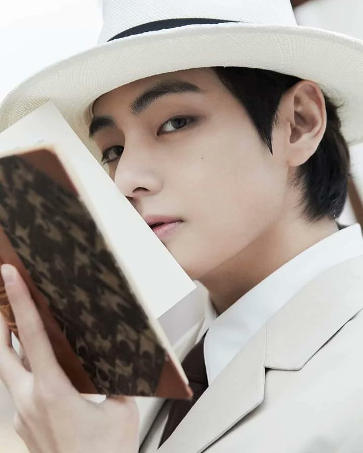 nargisparbin9's tweet photo. Happy Birthday Taehyung 💜💐. Many many returns of the day..
We love you sooo much . Love from Bangladesh 🇧🇩
#HappyBirthdayTaehyung 
#lovefrombangladesh 
@BTSTaehyungTHV 
@BTSTaehyungTHV https://t.co/EEK2APRblX