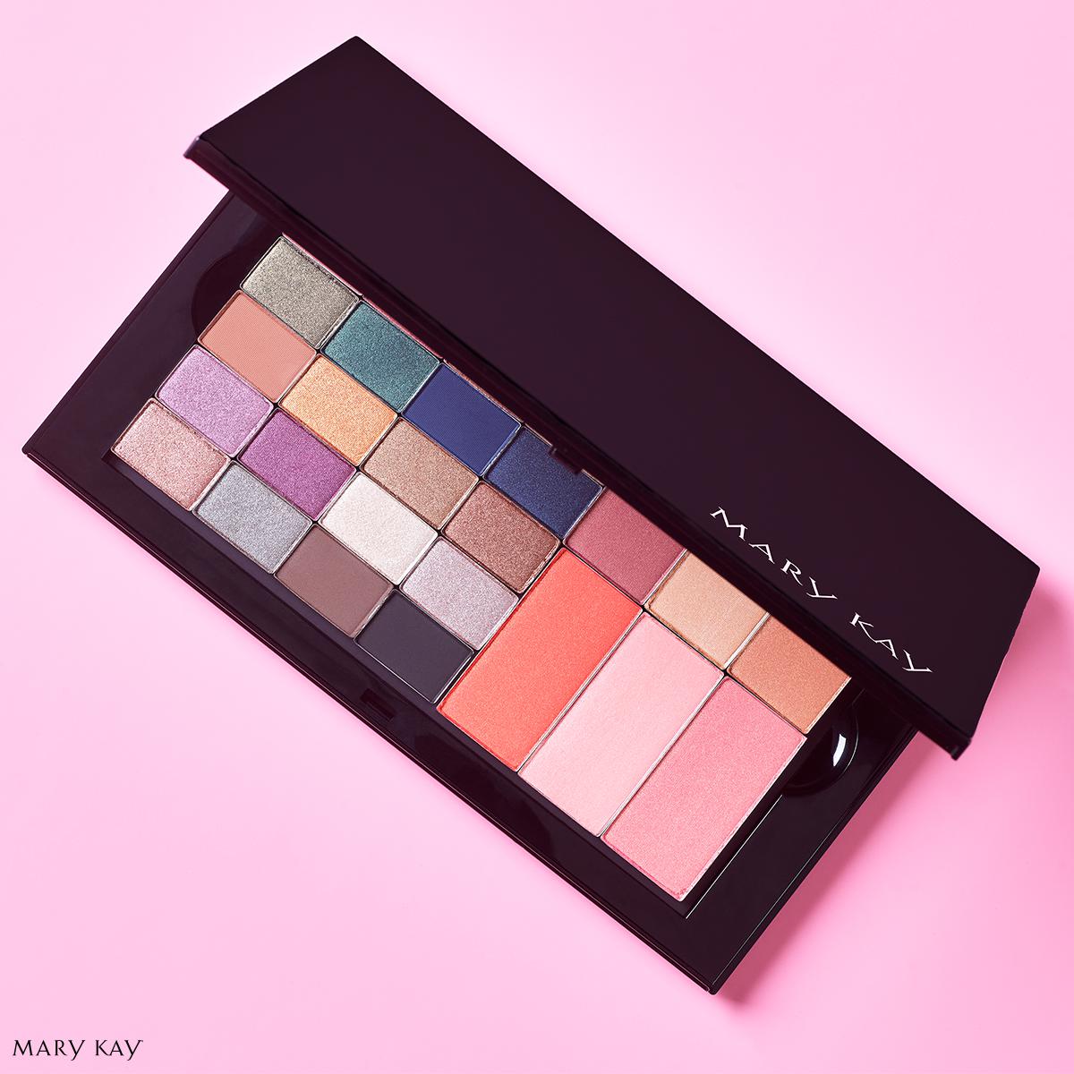 DebKinkelSuarez's tweet photo. No need to compromise when it comes to beauty, you can have it all! With the Mary Kay Pro Palette®, you can pack all your Mary Kay Chromafusion® holiday looks into one travel-friendly, gorgeously organized palette. 😍 https://t.co/PURiGeQVPu