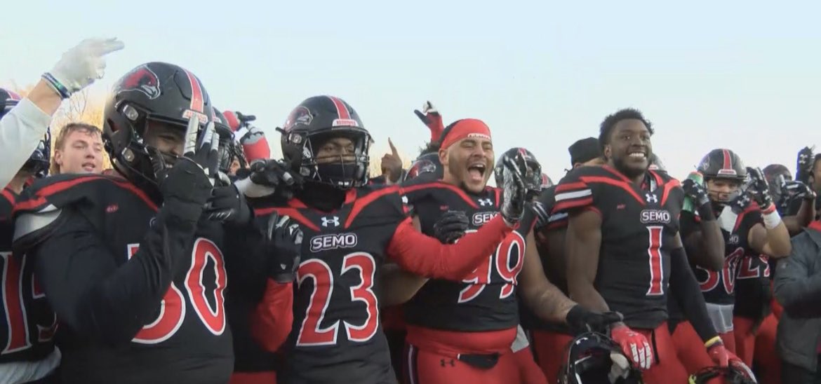 Dylan_Robbins72's tweet photo. BLESSED TO RECEIVE MY FIRST DIVISION 1 OFFER FROM @SEMOfootball AFTER A GREAT 3 DAYS OF PRACTICE AT @RisingSeniors  ALL STAR GAME‼️@artink67 @DBCoachSmith @og_triple_og @CoachBrad_Smith @CoachReed_LHS @BigCoachA2K617 @CoachDMullins @coachryanangel @jrock8585 @Ed_Russ167 https://t.co/5gptFkJm9M