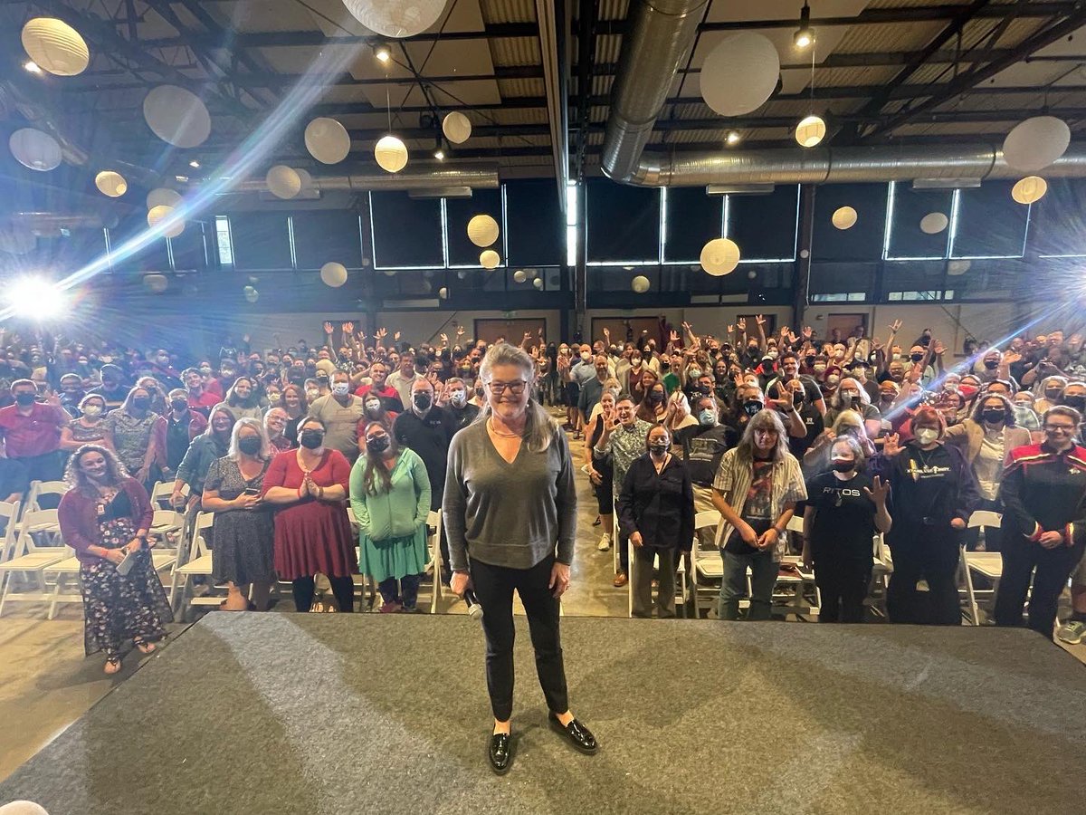 TheKateMulgrew's tweet photo. Last two - thank you @JanewayCollect1! https://t.co/CcP43tP0ZF