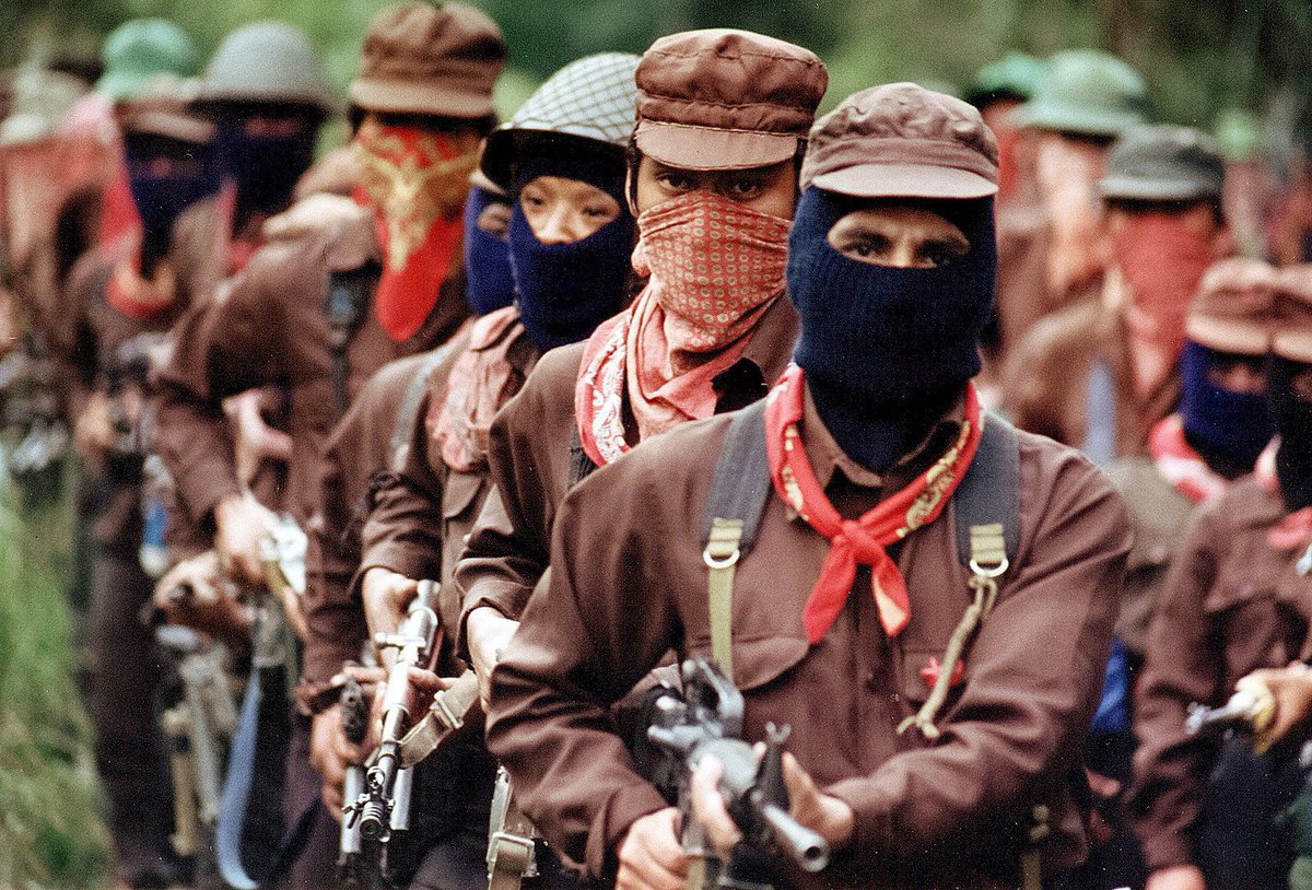 kontrakapital_'s tweet photo. "Hermano y hermana indígena y no indígena, un espejo somos, aquí estamos para vernos y mostrarnos, para que tú nos mires, para que tú te mires, para que el otro se mire en la mirada de nosotros. Aquí estamos y un espejo somos." #EZLN https://t.co/fxFyoBJKl0