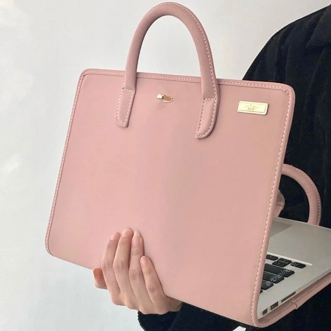animdavila's tweet photo. Ya Allah comelnya hand carry bag laptop ni. Perfect for college/ office use kan?!! 🥺🫶 https://t.co/KRvdU1tgqn