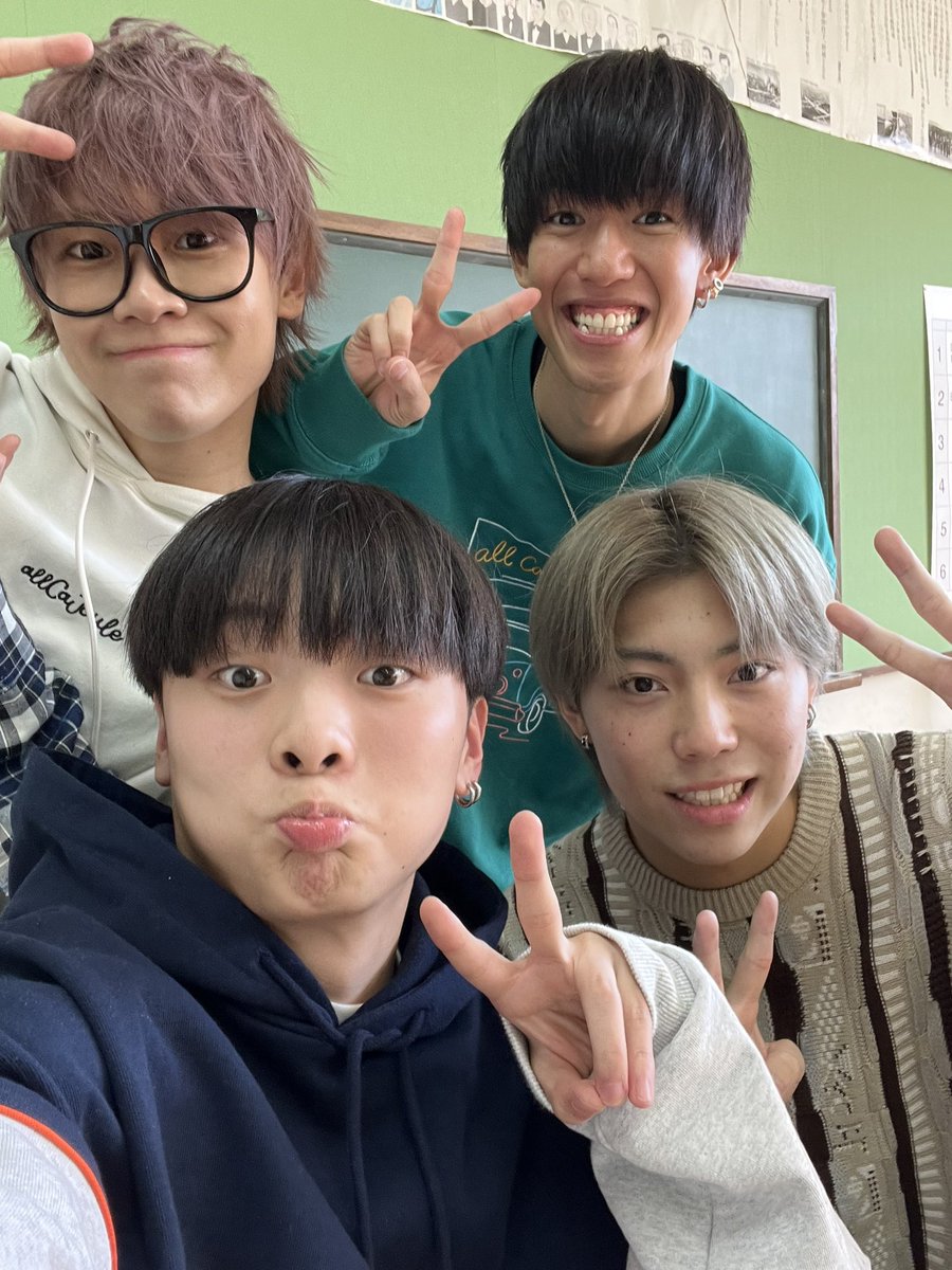 temeera04's tweet photo. #寝たら即帰宅の生放送  スカイピースさんのYouTubeライブに出させて頂きました!!!

皆さん見てくれましたか〜？👀

ライブはまだ続いてるので、
ぜひ500万人をみんなで応援しましょう😬✊🏻
https://t.co/TyLx2oOHyk https://t.co/dK4mrc6p0D