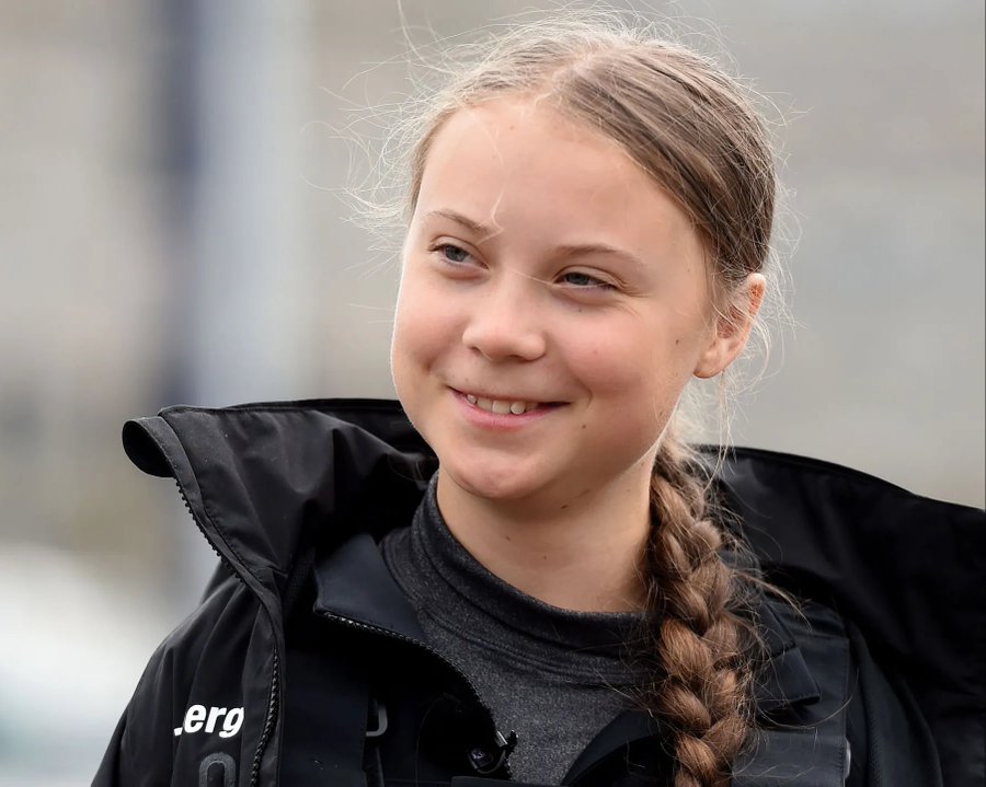 lahariya_boby's tweet photo. Andrew Tate reportedly inadvertently tipped off Romanian authorities of his presence in Romania with his response video to Greta Thunberg.

The pizza boxes shown in the video are from Romanian chain Jerry’s Pizza. https://t.co/cYcsd0fipy