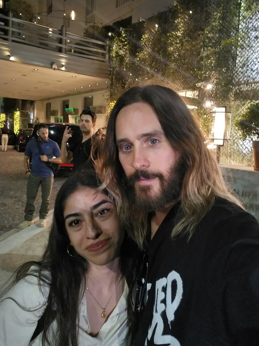 _tsaturn's tweet photo. Mi cara es terrible pero conocí a Jared Leto💖😭 https://t.co/JtzUHknHZc