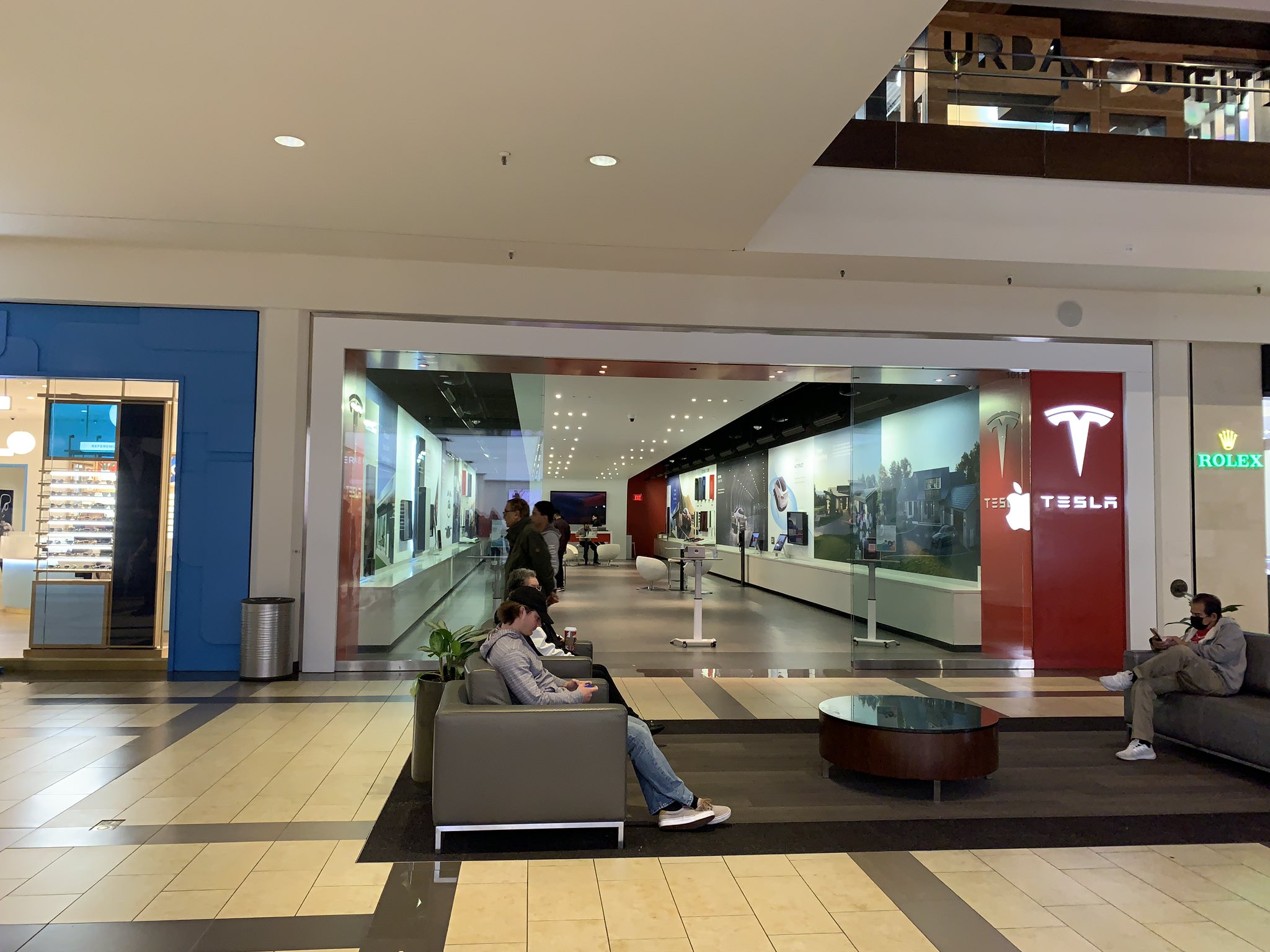 Ray on Twitter: "All Tesla stores in LA area sold all demo & test