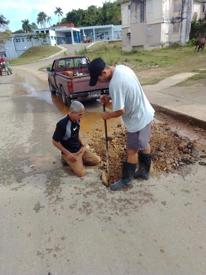MayabequeEAA's tweet photo. Cerrando el año se continúa con la suprision de salideros en el Casco Urbano del municipioBejucal, específicamente en Calle 7 entre 2 y A , que es una arteria principal del municipio y provocaba molestias y quejas de la población. @ArnerMarrero https://t.co/SZoDR7OP7Y