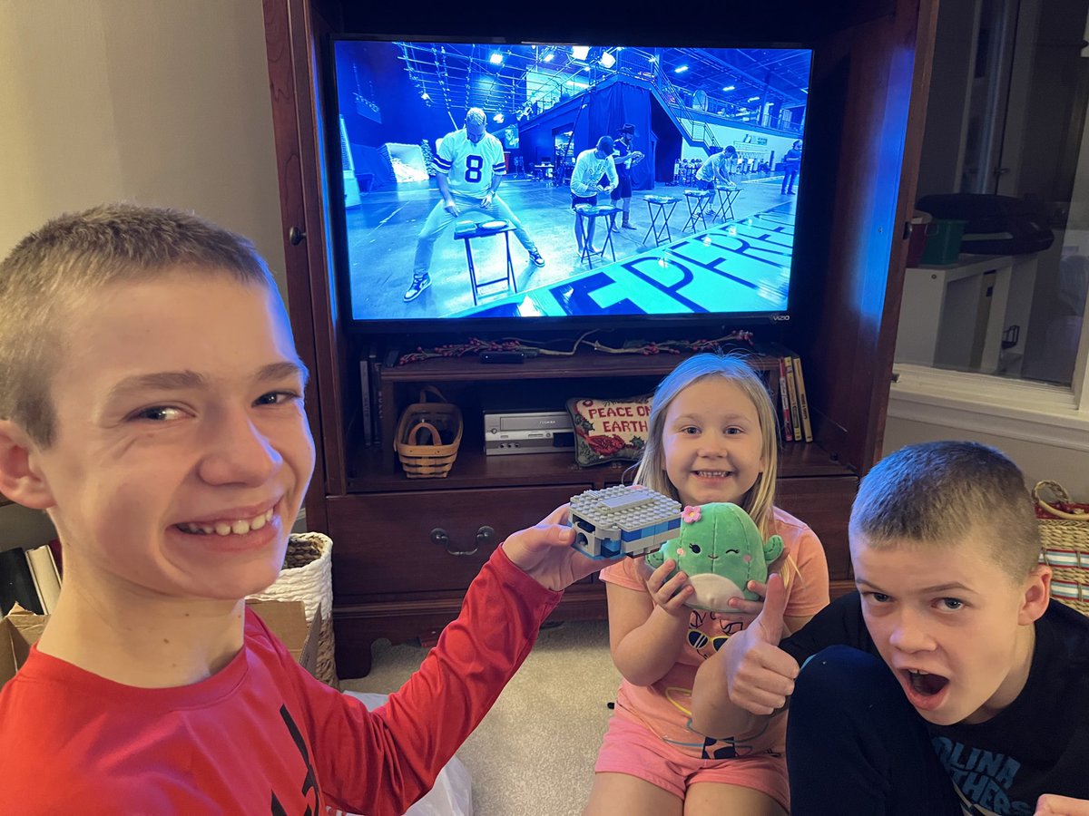 _MattClark_'s tweet photo. Our family’s entry for #halftimecrafttime is a Lego model of AT&amp;T stadium! ⁦@DudePerfect⁩ #tnf #tnfonprime #TNFDudePerfect https://t.co/q3q6TSorte