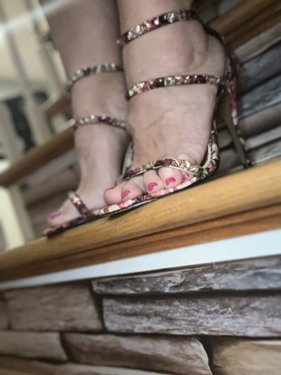 HotWifeBlondie on Twitter: "#feetworship #heels #footfantasy #feetworship #feetpicsforsales #