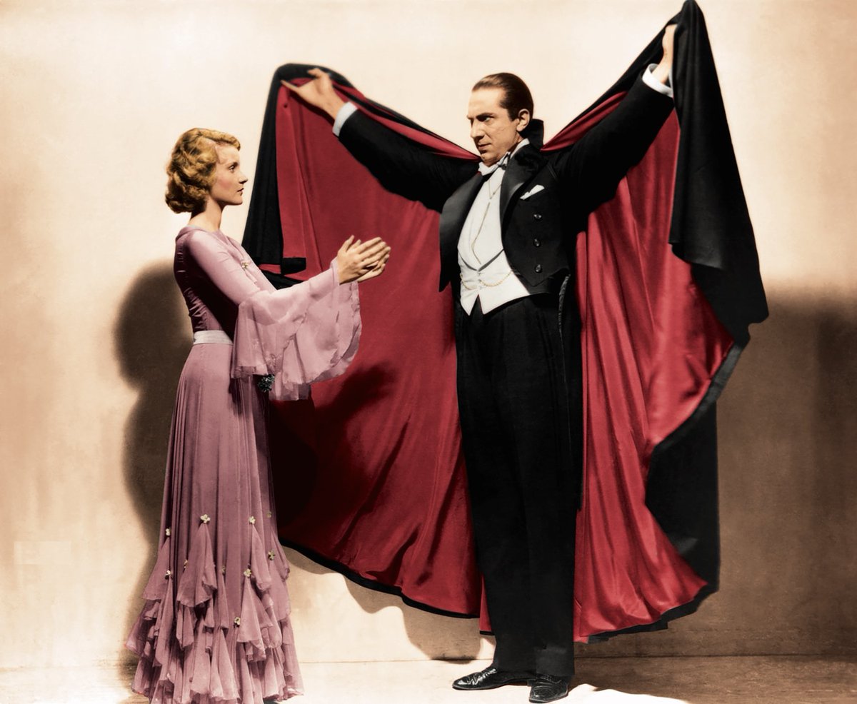 Bela Lugosi as Dracula confronting Helen Chandler as Mina in Dracula 1931
