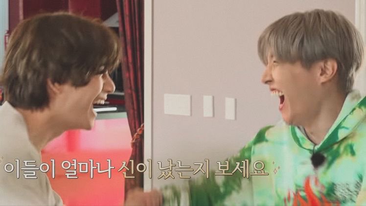 hourlyvmk's tweet photo. "if our taehyung laughs hyung laughs too" 🥹🤍 https://t.co/8bm084n4bE