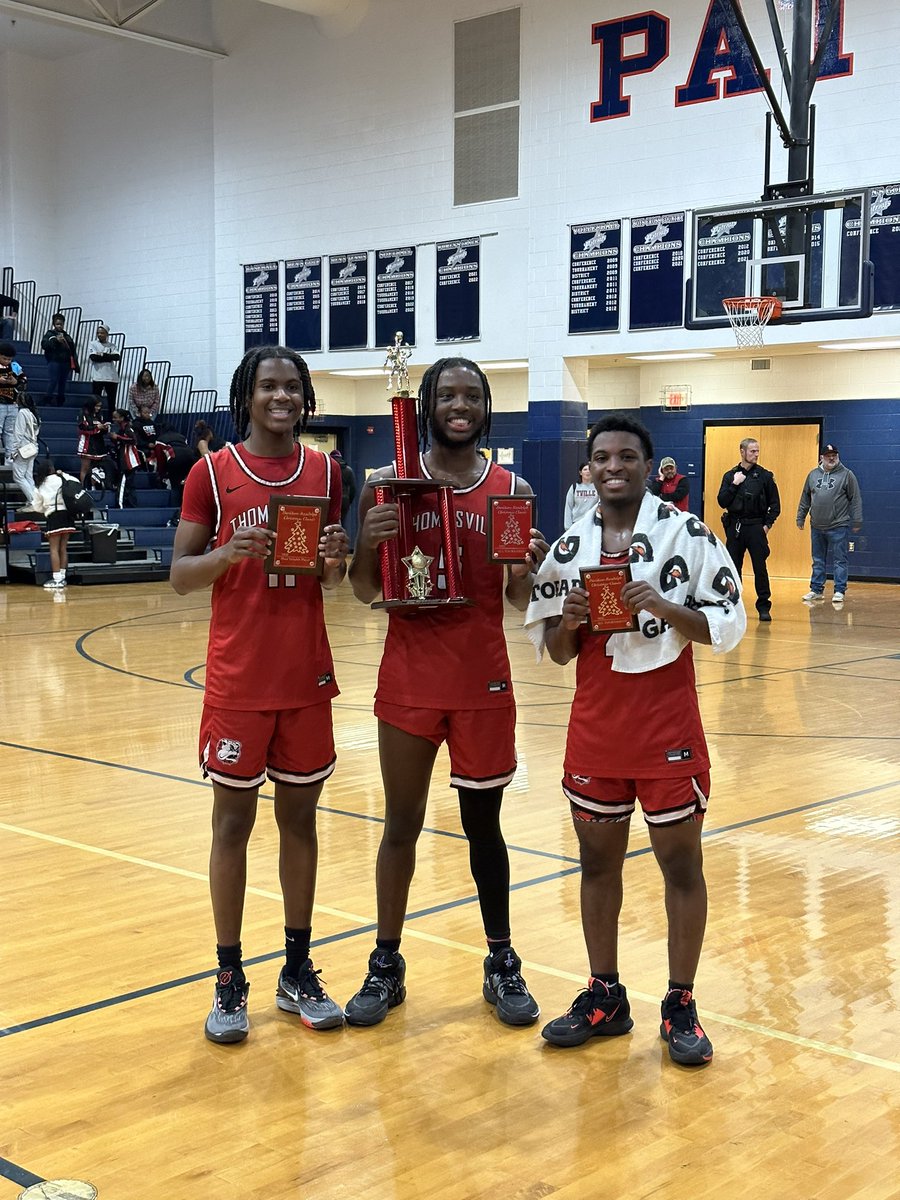 Your 2022 Davidson-Randolph Christmas Classic Champions!!!❤️🖤🤍 #bulldogbasketball <a href="/THSAthleticsNC/">Thomasville Bulldog Athletics</a>