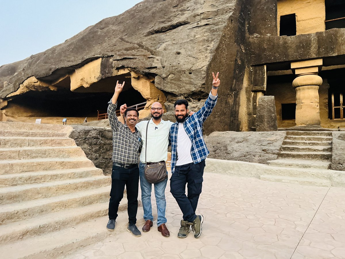 Sumitchauhaan's tweet photo. बुद्ध ही बुद्ध है, बुद्ध ही बुद्ध है
हर जगह, हर समय वो सिद्ध है वो सिद्ध है। 

मुंबई में तथागत बुद्ध की शान में बनाई गई कान्हेरी गुफ़ाएँ देखी। हमारे पुरखों का इतिहास बहुत गौरवशाली है। नमो बुद्धाय - जय भीम https://t.co/qiV4xDbdzq