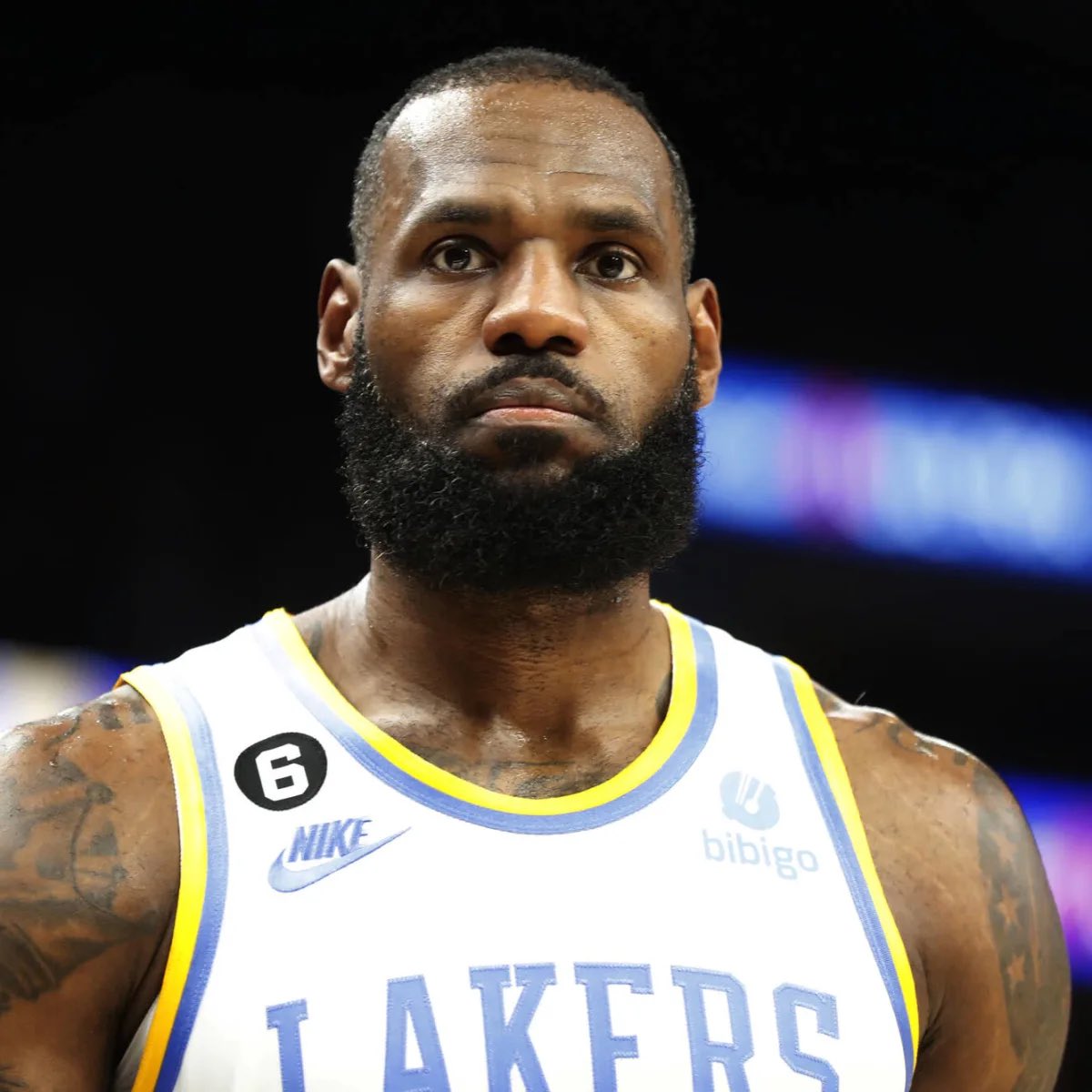 LeBronFactory's tweet photo. Only 10 guys have ever made it to yr 20 in NBA history.

Only 4 guys in yr 20 averaged 10+ PPG.

LeBron - 28 PPG 50% FG

Kobe - 17.6 PPG 36% FG
Dirk - 12.0 PPG 45% FG
Kareem - 10.1 PPG 47% FG https://t.co/iYrV3Jl9hM