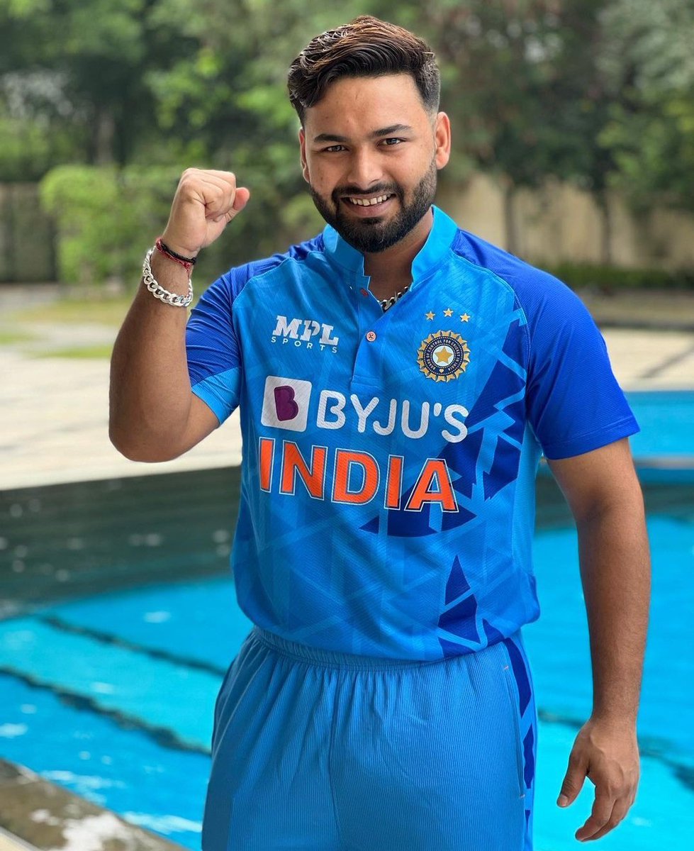 asrx001's tweet photo. Thankfully he is out of danger!! Wishing my champ a speedy recovery @RishabhPant17 🥺🥺😭😭 get well soon my champ 🔥🔥 i love you champ ❣️ its very heartbreaking 💔 to listen this news in the morning 🌄 may God gives you power to have a speedy recovery 🫶🏼! We all are with u! https://t.co/Bf7S1BWo8U