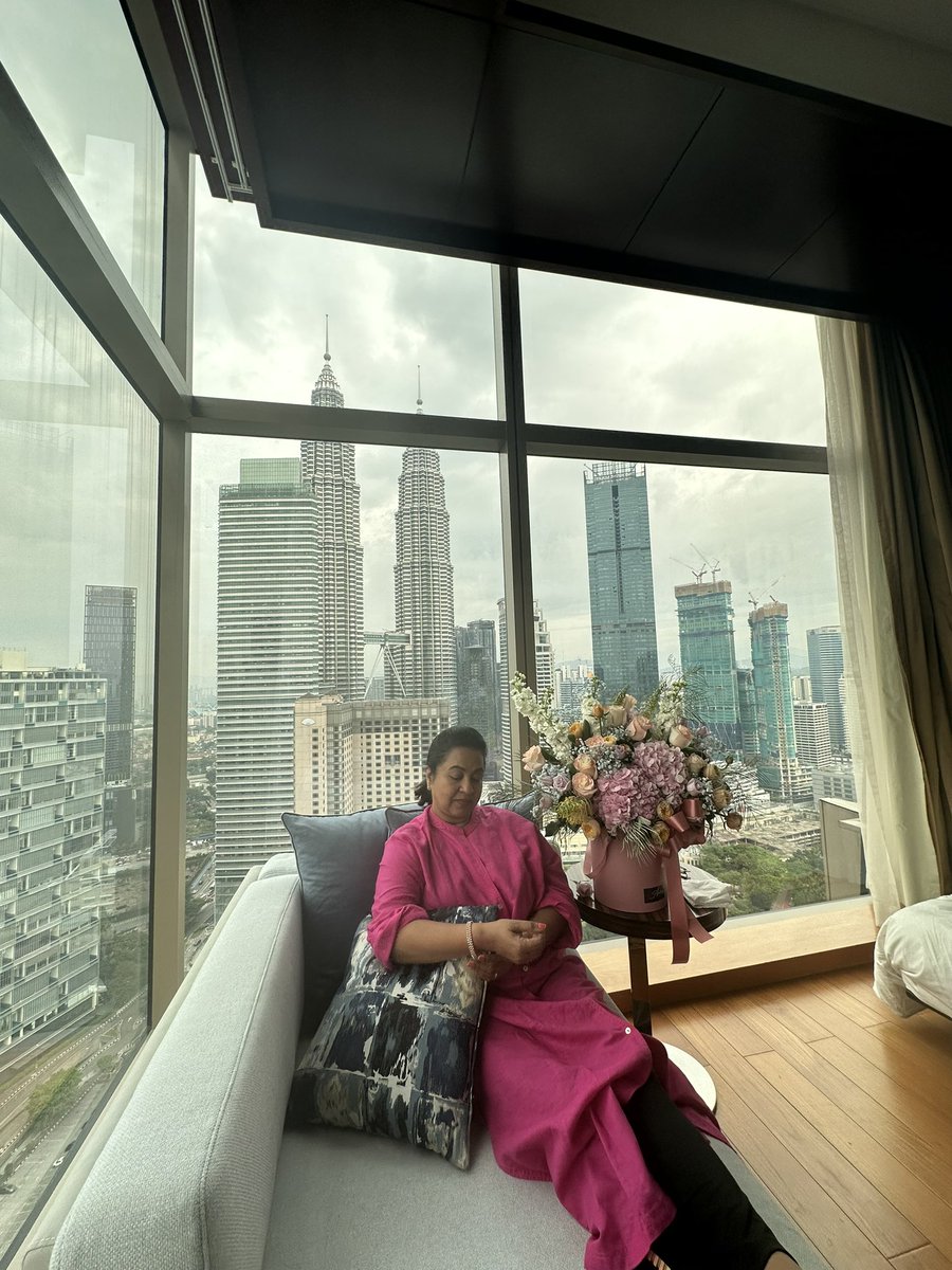 realradikaa's tweet photo. Goodbye #2022 a year full of great lessons, and a big big bittersweet learning curve for me, never knew strengths and cells within me come to the fore. #2023goals I am ready 💪🏻💪🏻💪🏻💪🏻💪🏻💪🏻 https://t.co/jVhb9LBh3c