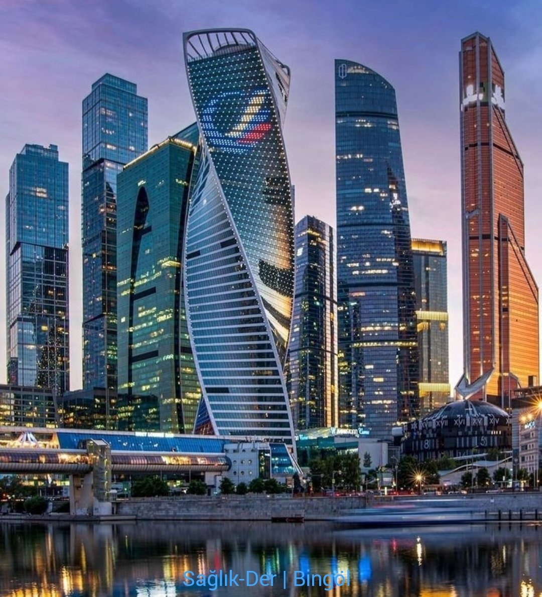 Rasûlullah ﷺ şöyle buyurdu;

"İnsanlara öyle bir zaman gelir ki, kişi malı helâlden mi, haramdan mı aldığına hiç aldırmaz." (Buhari, Buyû' 7)

Cumamız mübarek olsun.
#HayırlıCumalar