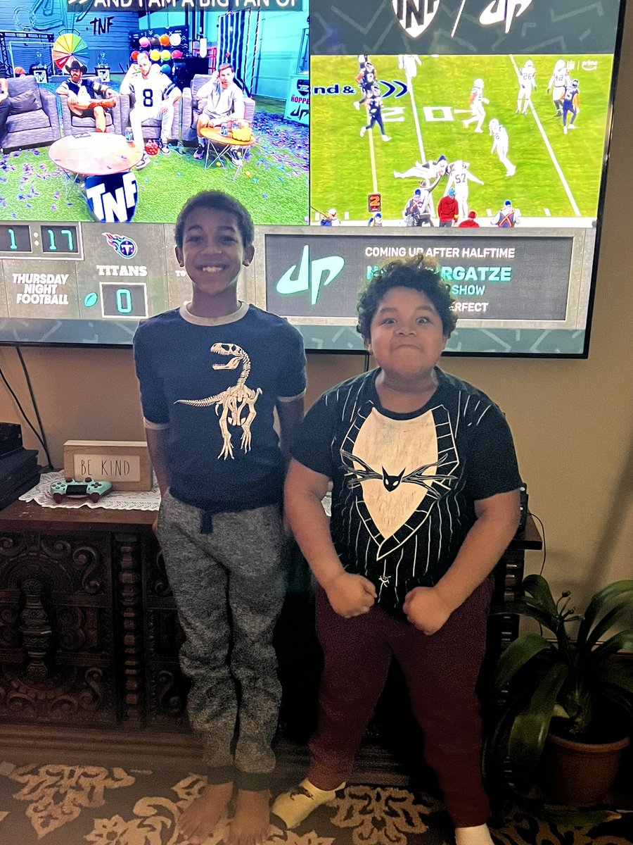 CubicleCleaners's tweet image. Hanging out with dad watching football. Go Cowboys!

@DudePerfect 
@NFLonPrime 

#TNFonPrime  
#TNF  
#TNFDudePerfect