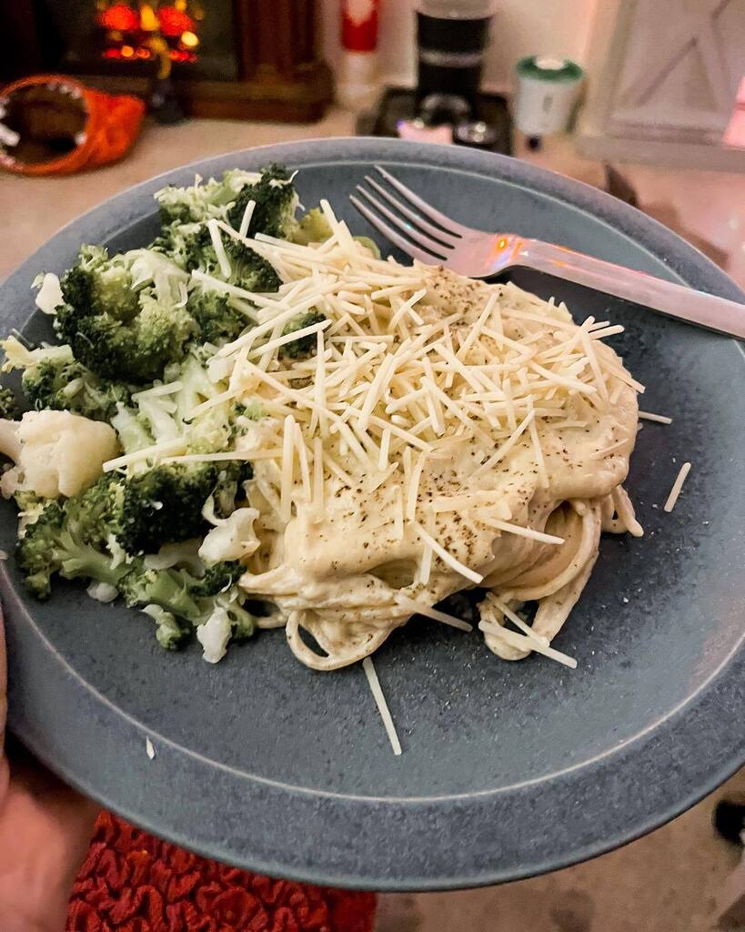 CassyAndCorey's tweet photo. Some vegan pasta for your delicious dinner dear. #veganalfredo #veganpasta #lentilpasta #creamsauce #vegandinner #pasta #pastafordinner #plantbased @herbifoods https://t.co/CCR2gBwLLP