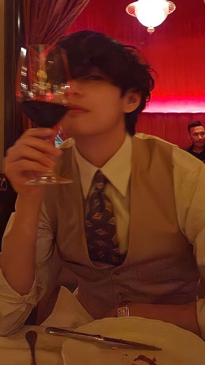 hobispr1te's tweet photo. happy birthday taee🥳 the baddest bitch out!
#TAEHYUNGDAY 
#HappyBirthdayTaehyung 
#HAPPYVDAY https://t.co/9Hk7RX9A8t