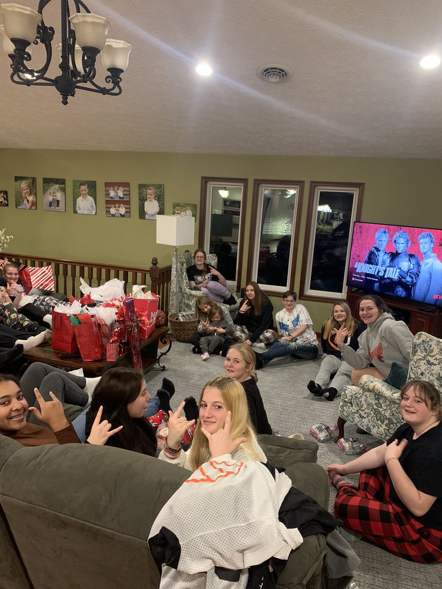 NCTLadyHoops's tweet photo. A little late, but we finally had time to celebrate Christmas as a team! It was great time just being together and laughing. 🧡🖤🏀🏀 https://t.co/4jABbewBJk