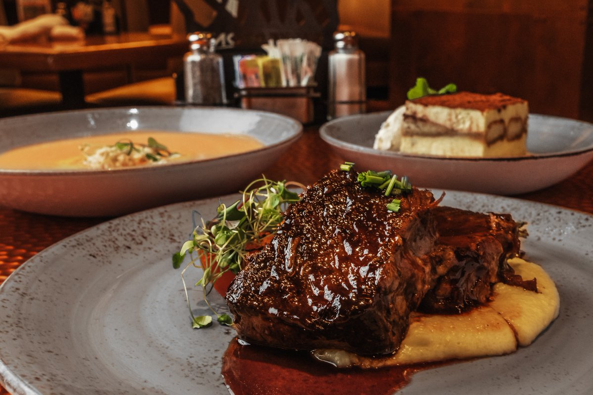 SilvertonCasino's tweet photo. Join us for some delicious New Yearโs Specials! ๐ฅณ Book your reservations at Twin Creeks Steakhouse, Mi Casa, or Sundance Grill online at https://t.co/EAL60jp51W #SkipTheStrip https://t.co/JXAz3oo1iX
