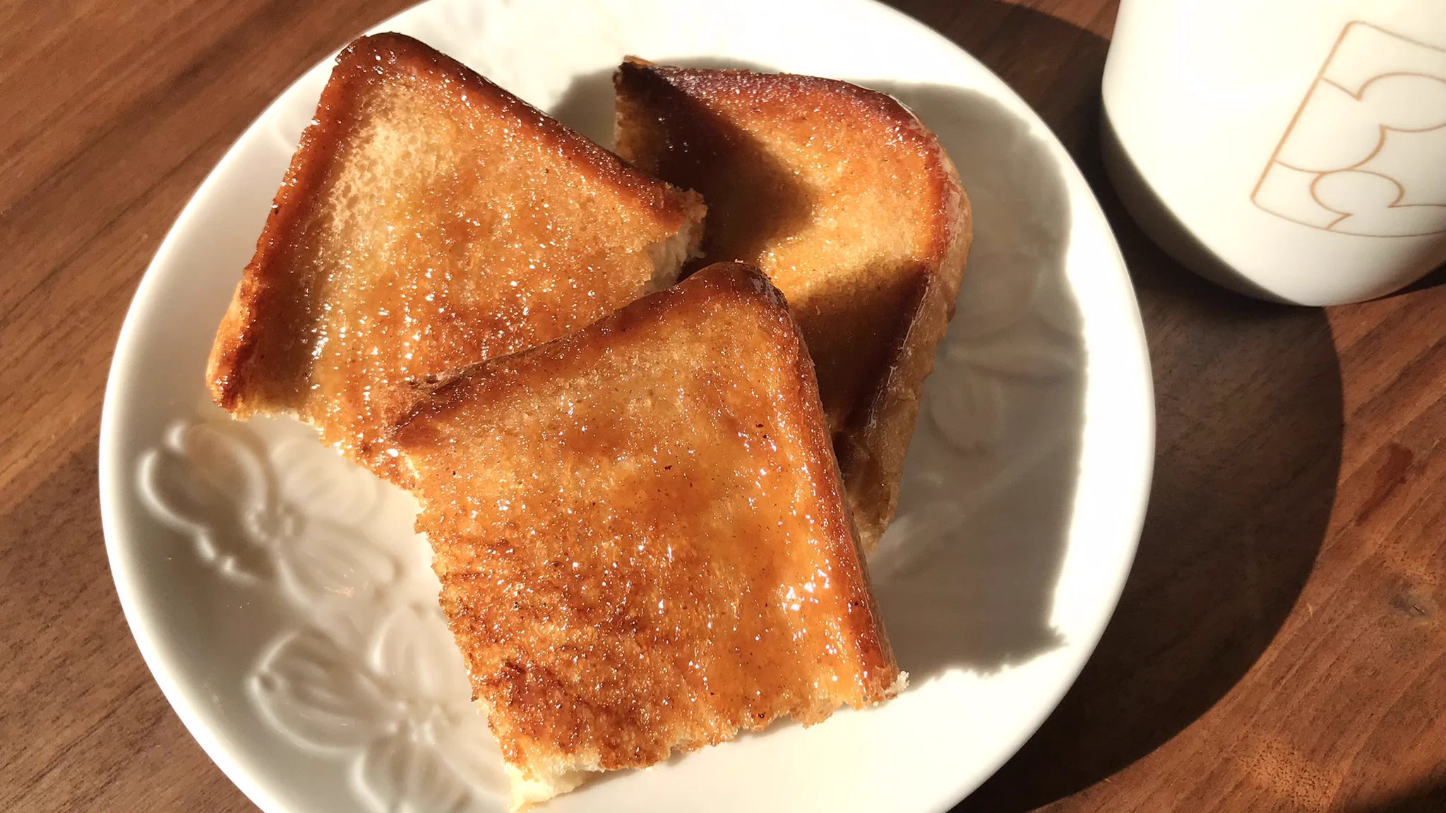 シンプルな材料で作れるのも嬉しい！おやつにぴったりそうな「シュガーバタートースト」レシピ！