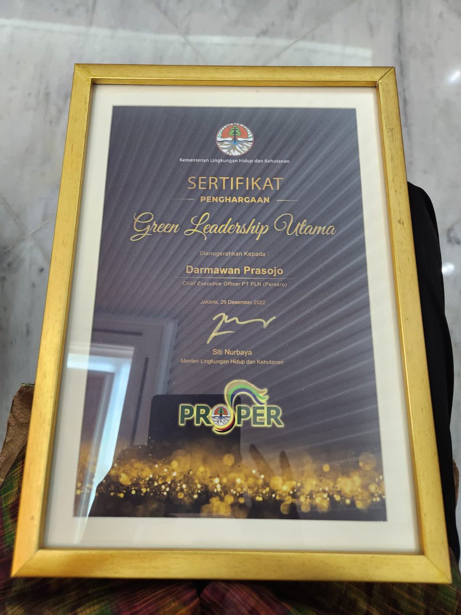 Vanesaa31's tweet photo. Inilah salah satu bukti PLN mencatatkan sejarah dapat meraih penghargaan Penilaian Kinerja Perusahaan (Proper) Emas Tahun 2022 semoga sukses terus kedepannya #PLNGreenLeader. https://t.co/dM7CbritFg