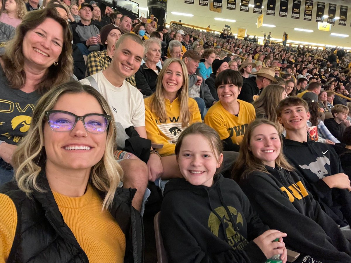 WhitneySchreder's tweet photo. Go Hawks! #FightForIowa https://t.co/gTFDX27rSi