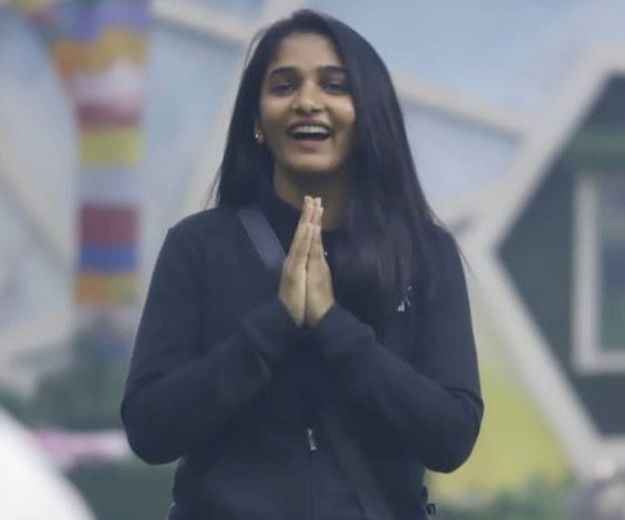 viratkohligf's tweet photo. Last few hours left plz keep voting 🤞🙌
#BBK9 #DuForWin #DivyaUruduga https://t.co/ESs49QNjeb