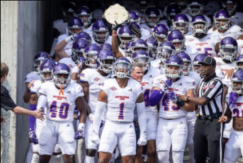 KevinBeckhamJr's tweet photo. More than blessed to receive my first D1 offer from @NSUDemonsFB 💜 @Coach_JonesNSU @CoachBradLaird @NSUCoachBlair @CoachM_Harris @JakeMartinez_22 @Coach_Glaser @CoachCalcagni @SteveNormand @CoachKSchultz 
#ForkEm🤘😈 https://t.co/UKOk9X53N8