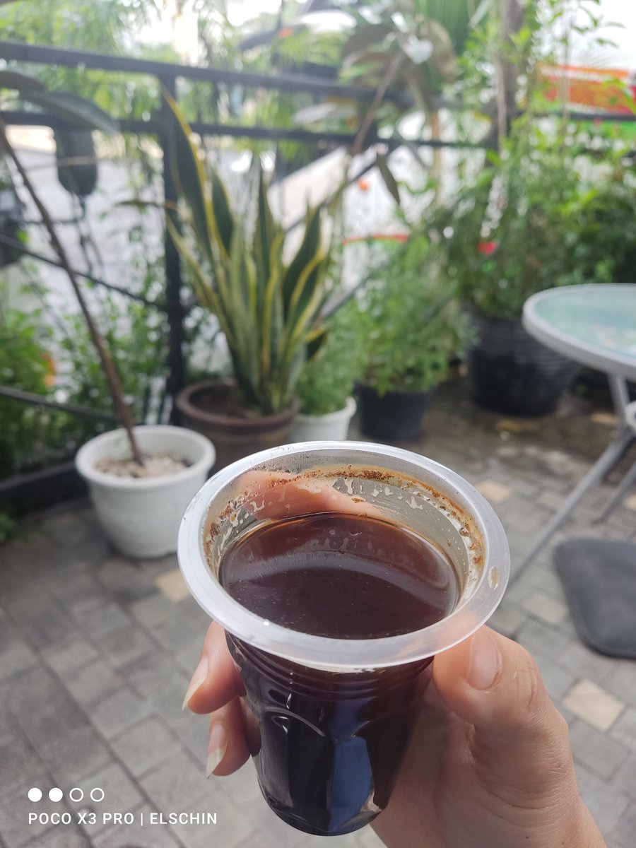 Ellischin's tweet photo. Segelas Kopi pahit menjelang pergantian Tahun yg hanya sisa 1hari Ganti Tahun🥰😇🙏 https://t.co/yCsJV1FMaV