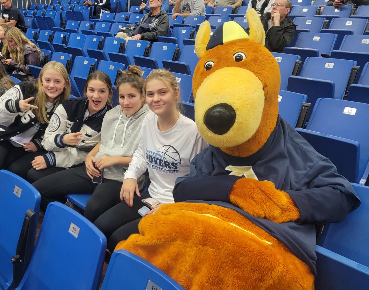 GirlsRootstown's tweet photo. More photos of the evening. https://t.co/mjHbLJ9bMT