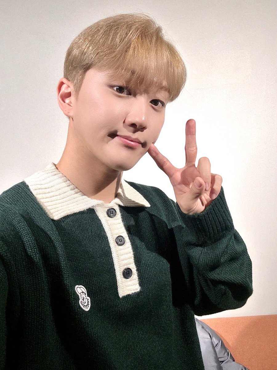 GoldenChild's tweet photo. [💡] #골드니스 여러분!
잠시 후 PM 12:30 네이버 NOW #점심어택
#홍주찬 이 출연합니다.
오랜만에 주찬이가 점택에 놀러왔어요❤️‍🔥
오늘도 꿀잼 예정🍯 꼭 본방사수 해주세요🎶

▶ https://t.co/MyfNpKkluQ

#GoldenChild #골든차일드 #GNCD
#주찬 #HongJooChan #JooChan https://t.co/Rkj7iC8psn