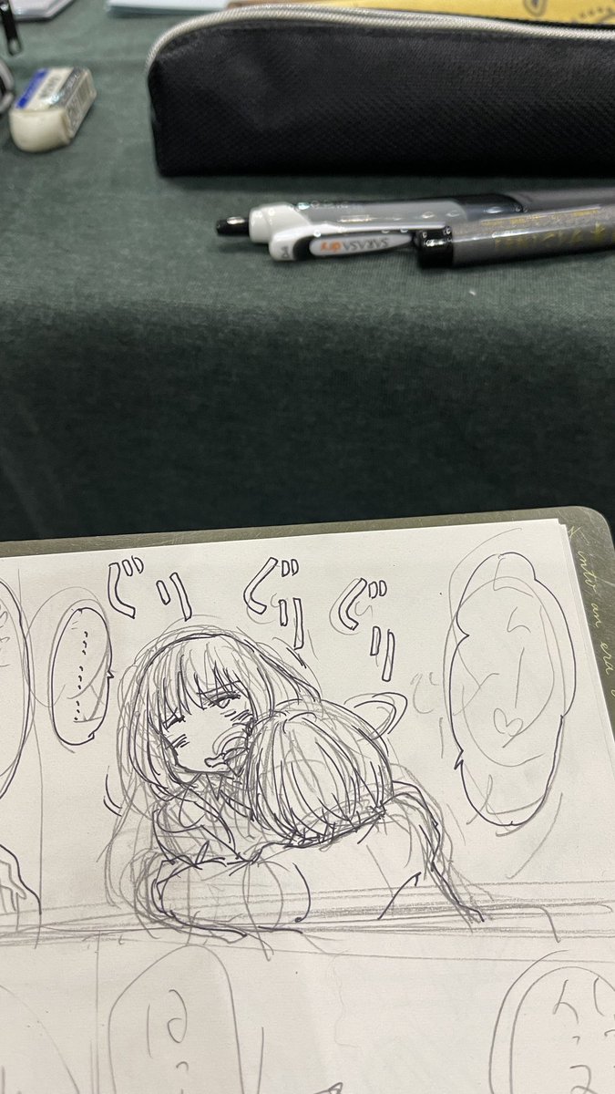 ボールペンだしスペースでペン入れできるかなーってやってみたけどメガネ忘れたから無理っぽい 