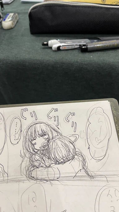 ボールペンだしスペースでペン入れできるかなーってやってみたけどメガネ忘れたから無理っぽい 