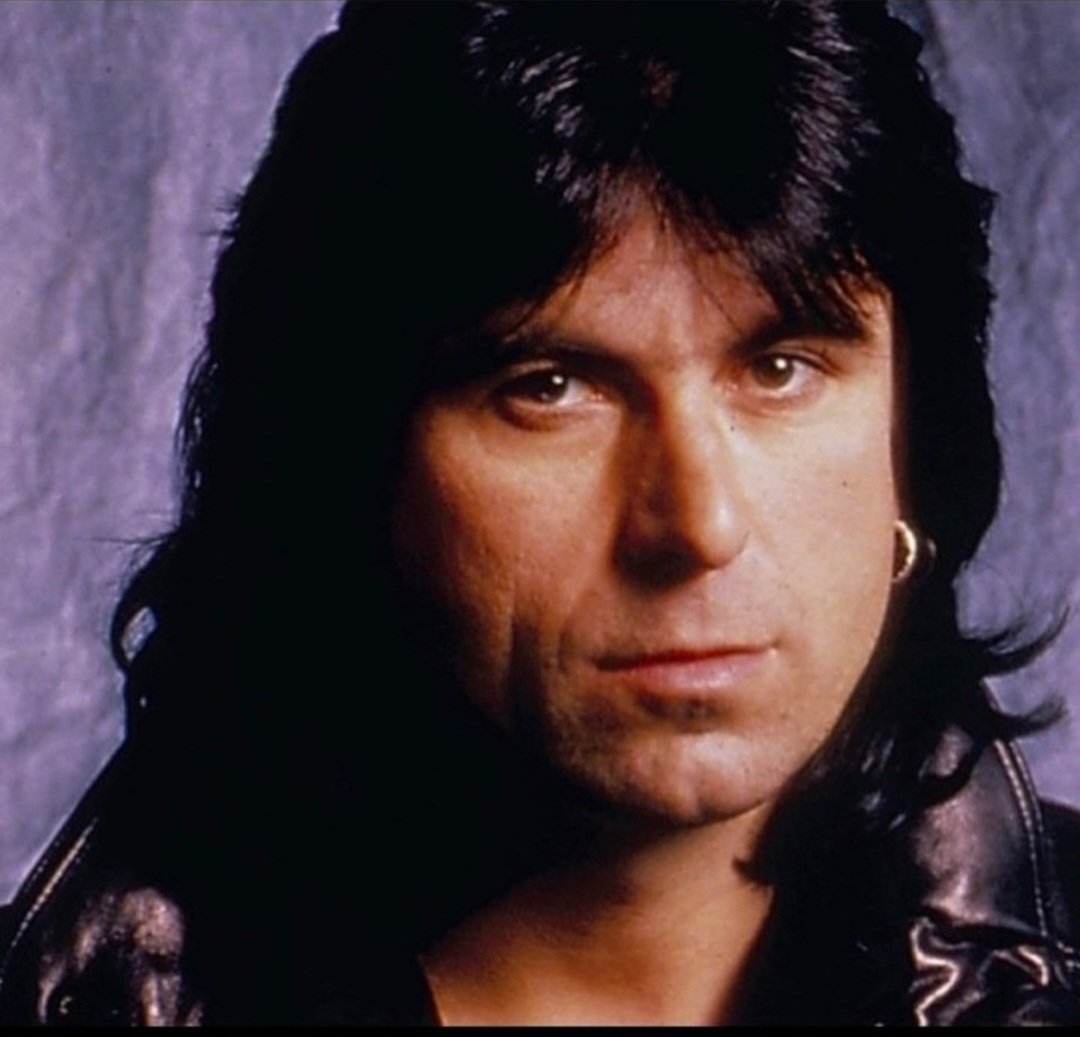 Happy birthday cozy Powell one of the greatest Drummers taken Farr to soon     
