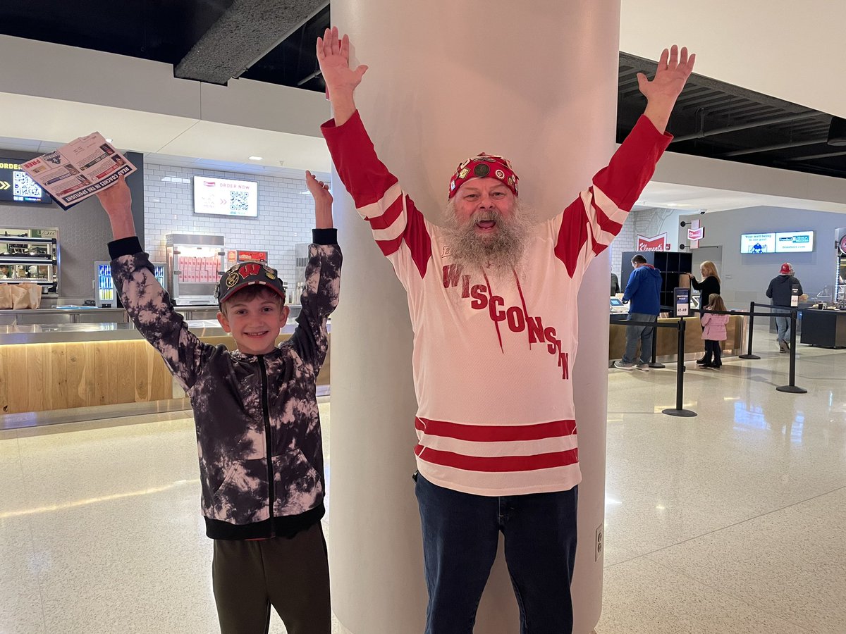 locksforwalls's tweet photo. Let’s Go Badgers! @BadgerMHockey @HolidayFaceoff https://t.co/iNXUz8SqZW
