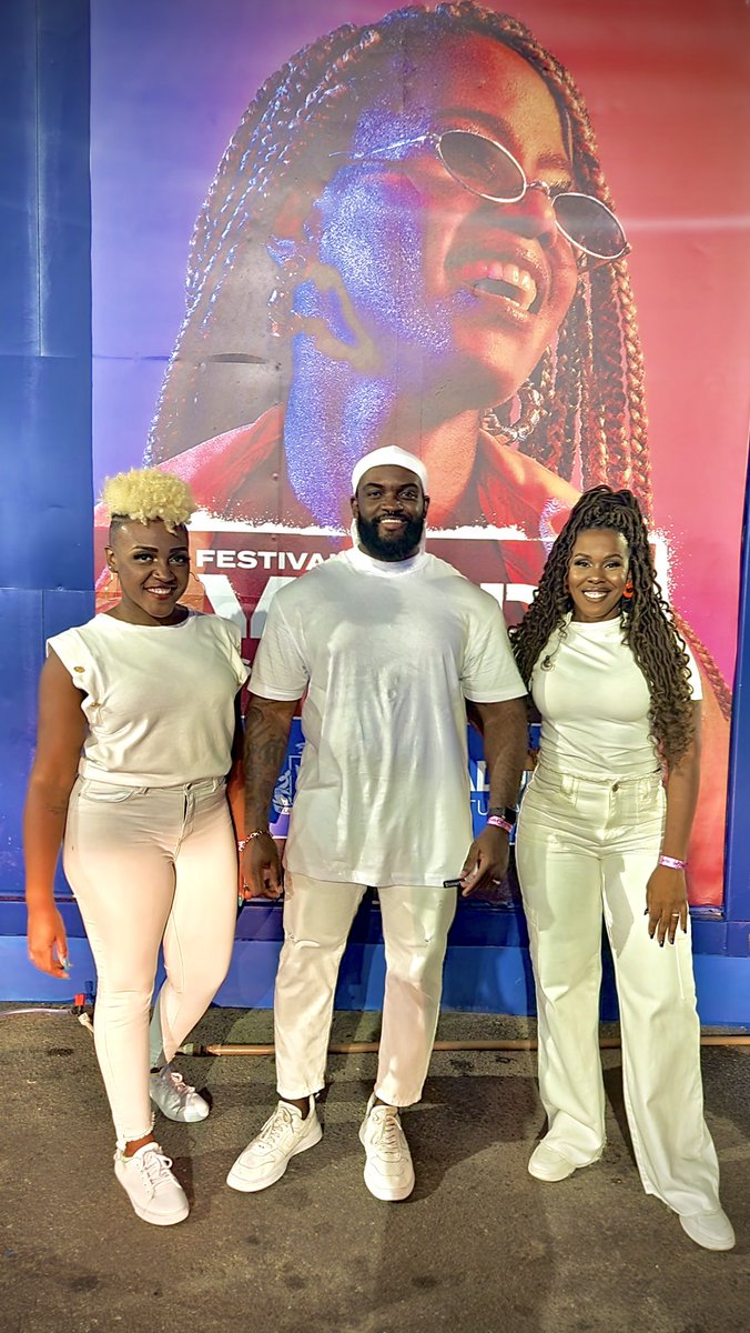 pretoimportado's tweet photo. Sante natal ok ☑️
Festival da virada de salvador ok☑️
MIAMI loading …. 🇺🇸
.
.
.
#festivaldaviradasalvador #ivetesangalo 
#backvocal 
#musica https://t.co/68Yc1kqs4Z