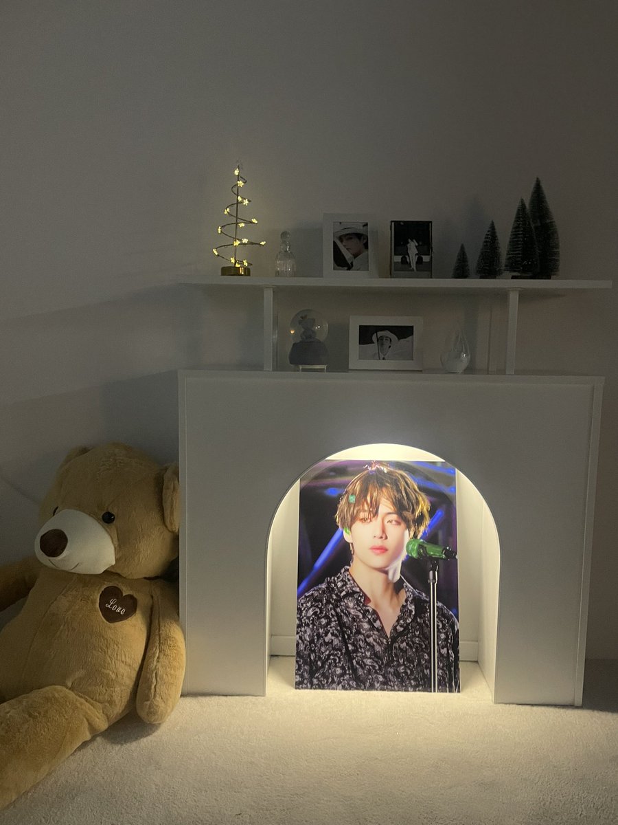 pksvvv's tweet photo. @_nuna_V 
태태절에 누나비님이 하시는 생카 왔어요~ 
태형이로 가득가득~ 너무 이쁜 사진 많아서 너무 행복합니다💜

#2022HAPPYVDAY 
#러키더키 https://t.co/MhCOIZHsmt