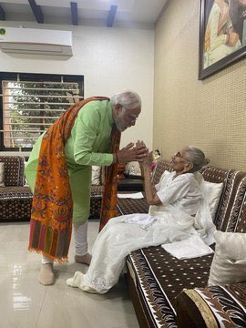 HardeepSPuri's tweet photo. माँ के चले जाने का अपार दुख एक शोकाकुल बेटे का हृदय ही महसूस कर सकता है।
प्रधानमंत्री श्री नरेंद्र मोदी जी की पूज्य माता जी, उनकी प्रेरणा स्त्रोत श्रीमती हीराबेन मोदी जी के स्वर्गवास पर मैं अपनी हार्दिक संवेदना व्यक्त करता हूं।
ईश्वर पुण्यात्मा को सद्गति प्रदान करें। 
ॐ शांति! https://t.co/Zihq6zTW7d