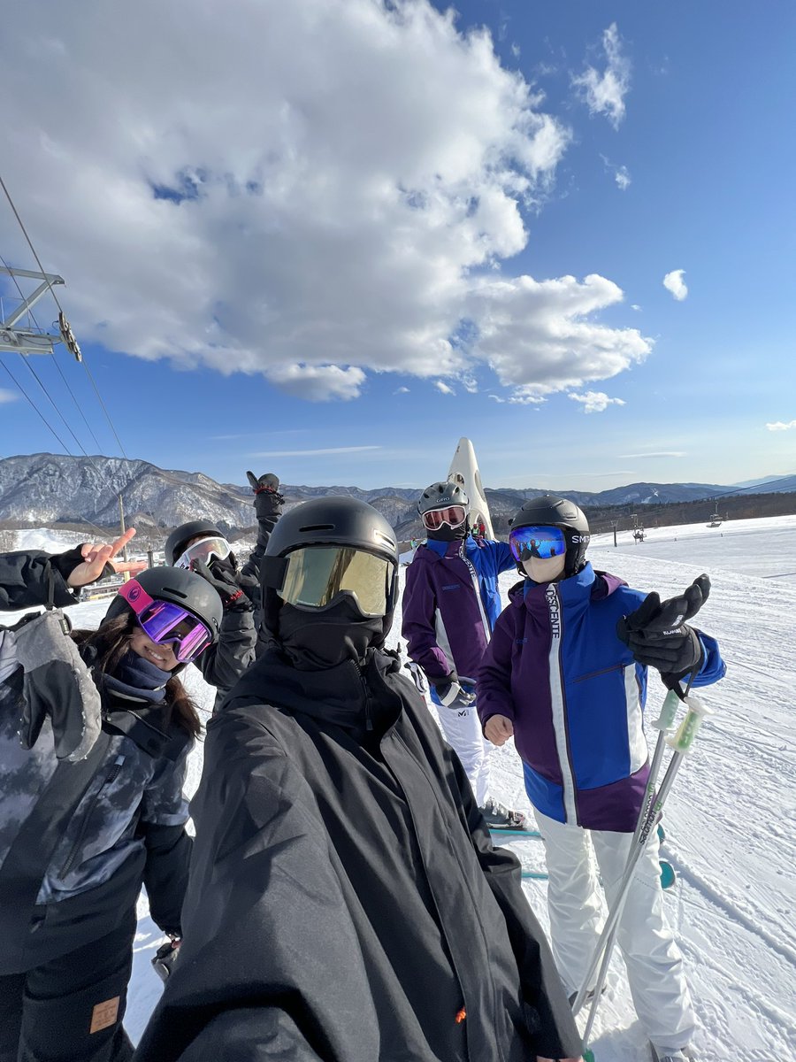 Dokkyo_ski's tweet photo. クリスマス合宿に行ってきました🎄

三日間、各々レベルはありますが、それでもみんなで楽しく滑ることができました！

まだまだ部員募集中なので、気軽にお声がけください！他の写真はインスタにあげてるのでぜひそれもみてください😆 https://t.co/ANOjgxfPM3
