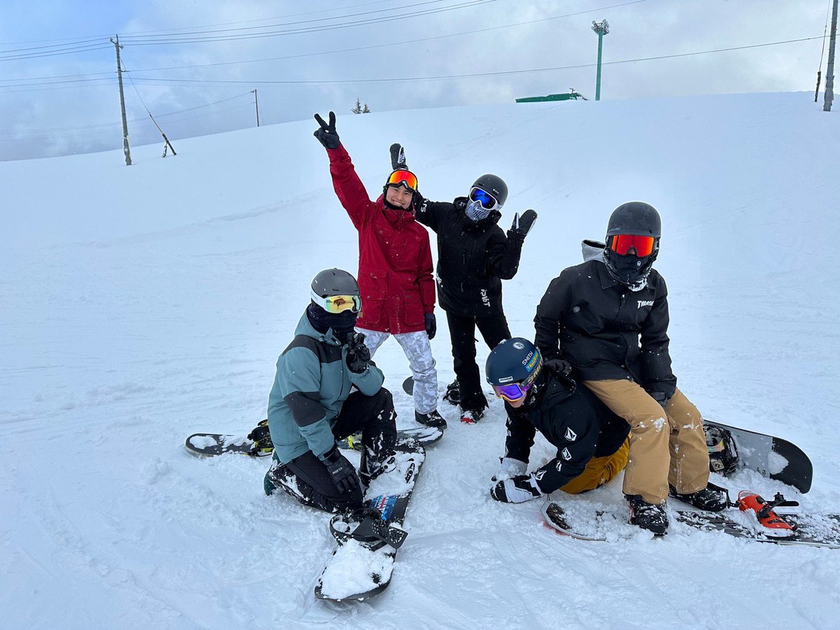 Dokkyo_ski's tweet photo. クリスマス合宿に行ってきました🎄

三日間、各々レベルはありますが、それでもみんなで楽しく滑ることができました！

まだまだ部員募集中なので、気軽にお声がけください！他の写真はインスタにあげてるのでぜひそれもみてください😆 https://t.co/ANOjgxfPM3