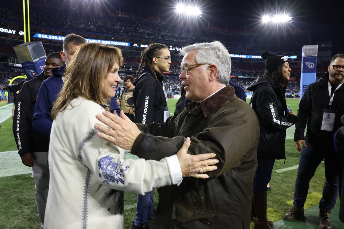 NFLonPrime's tweet image. .@Titans owner Amy Adams Strunk and Nashville mayor John Cooper presented a check with the @cafemomentum beneficiaries!