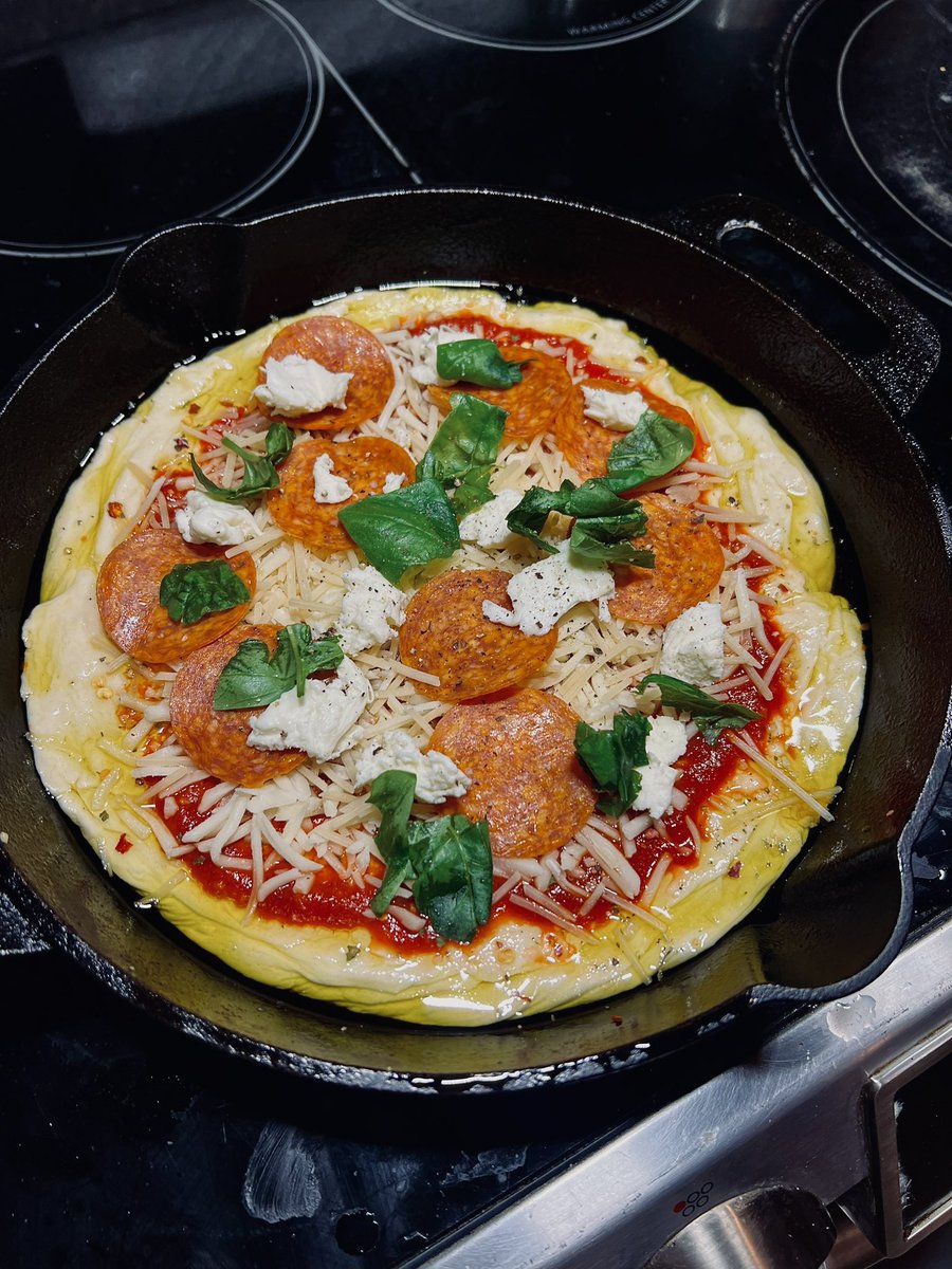 UglyApron's tweet photo. I made @therealweissman pizza to celebrate Andrew Tate’s arrest UwU https://t.co/SRZqookGwO