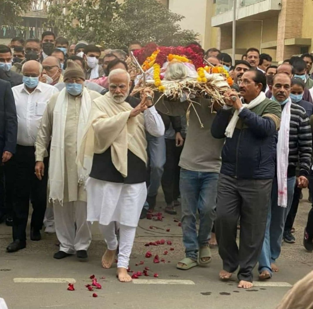 SharvanParjapa5's tweet photo. प्रधानमंत्री नरेंद्र मोदी जी की माताजी हीरा बा का निधन, शत शत नमन।
@DrKumarVishwas
@viditchess
@Gujrat_titans_
#Riphiraba https://t.co/jXlppE77Xq
