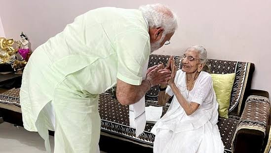 shubham8514's tweet photo. Rspctd PM @narendramodi ji Saddened &amp; distraught to hear about the demise of ur mother Shri #Hiraba ji.Ur love &amp; respect for her is evident in d world. No one'll be able to fill her place in ur life!But you're d son of Mother India! D blssings of evry mother of d contry r on u.🙏 https://t.co/XSOmuP6TAf